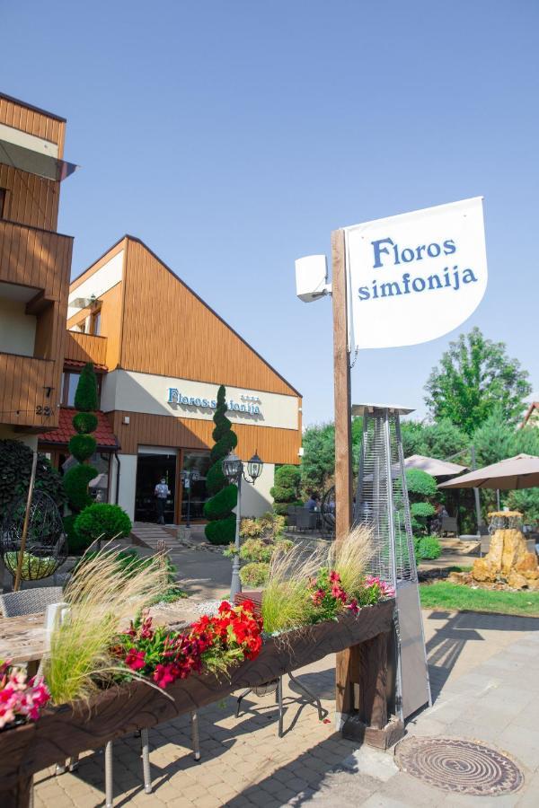 Floros Simfonija Hotel ซเวนตายิ ภายนอก รูปภาพ