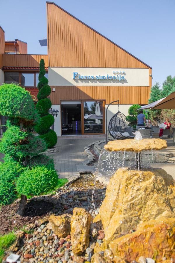 Floros Simfonija Hotel ซเวนตายิ ภายนอก รูปภาพ