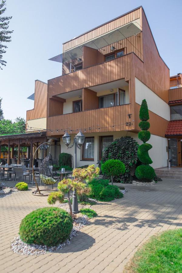 Floros Simfonija Hotel ซเวนตายิ ภายนอก รูปภาพ