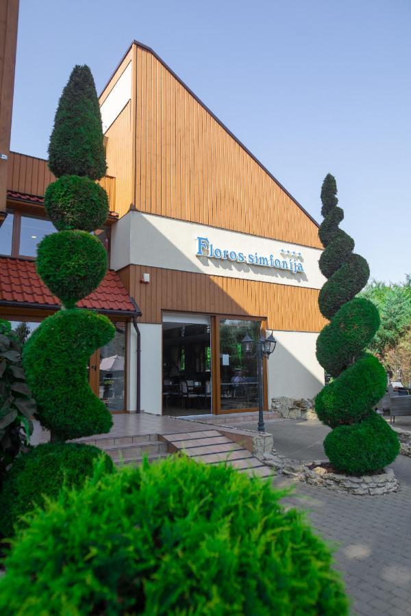 Floros Simfonija Hotel ซเวนตายิ ภายนอก รูปภาพ