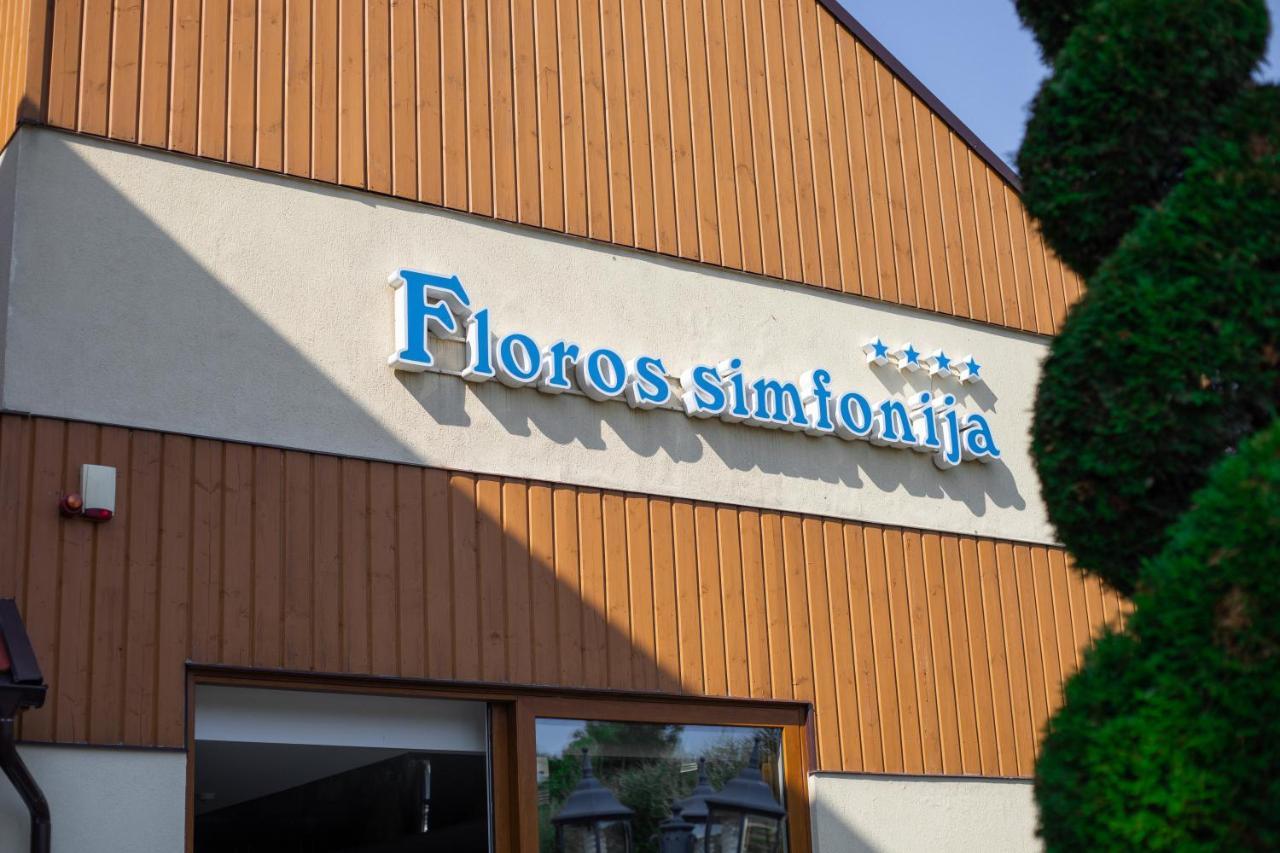 Floros Simfonija Hotel ซเวนตายิ ภายนอก รูปภาพ