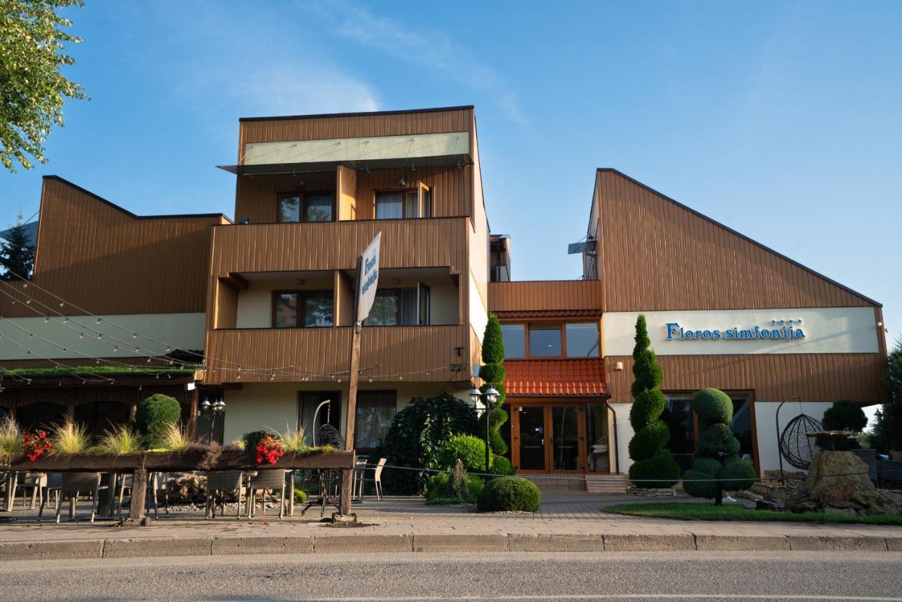 Floros Simfonija Hotel ซเวนตายิ ภายนอก รูปภาพ