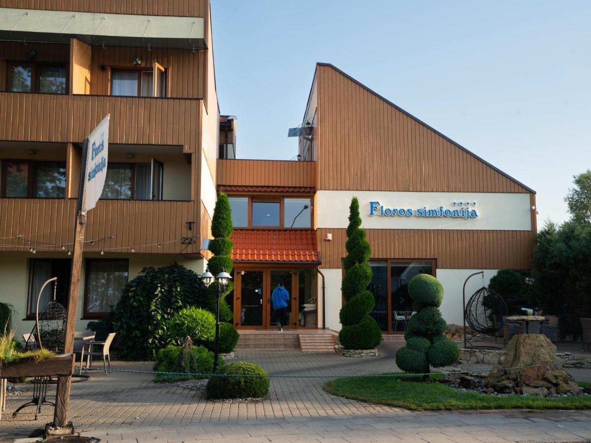 Floros Simfonija Hotel ซเวนตายิ ภายนอก รูปภาพ