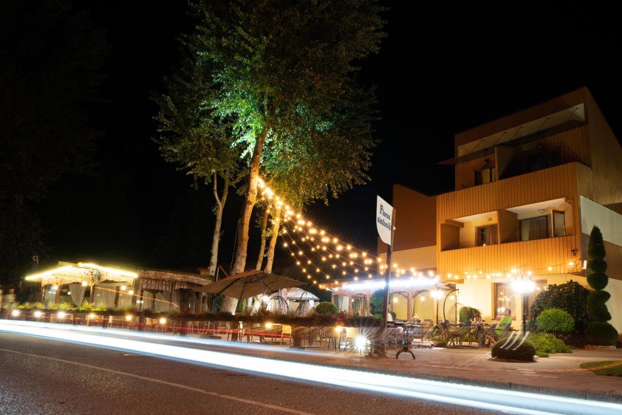 Floros Simfonija Hotel ซเวนตายิ ภายนอก รูปภาพ