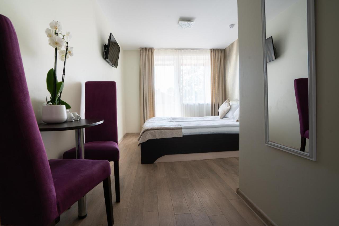 Floros Simfonija Hotel ซเวนตายิ ภายนอก รูปภาพ