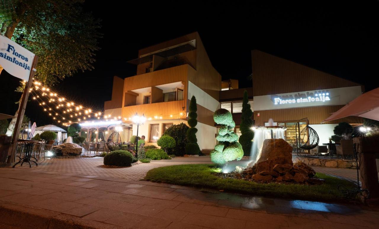 Floros Simfonija Hotel ซเวนตายิ ภายนอก รูปภาพ