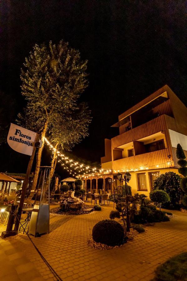 Floros Simfonija Hotel ซเวนตายิ ภายนอก รูปภาพ
