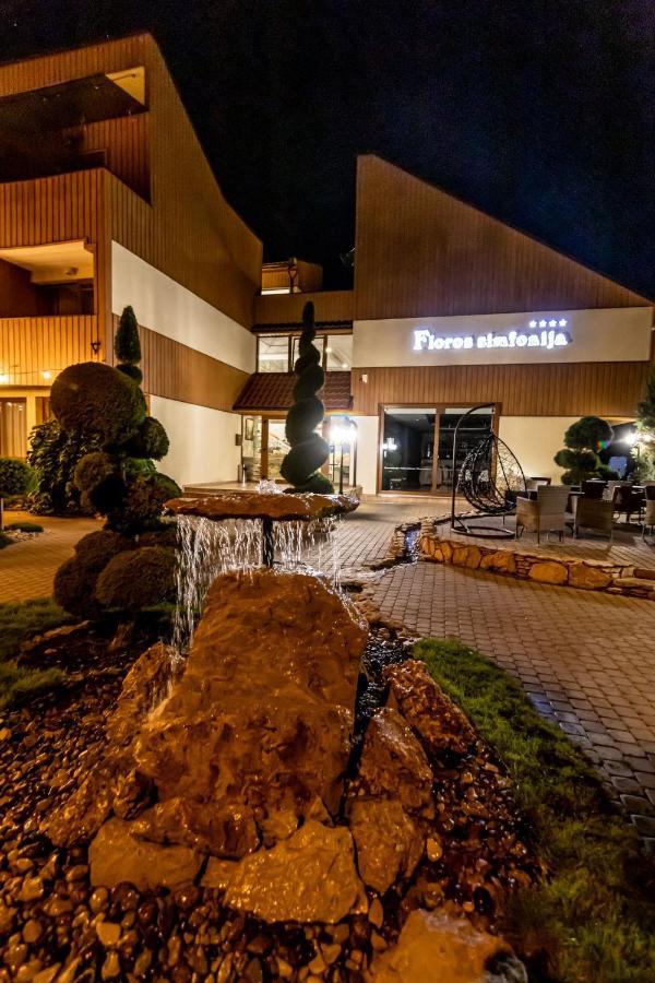 Floros Simfonija Hotel ซเวนตายิ ภายนอก รูปภาพ