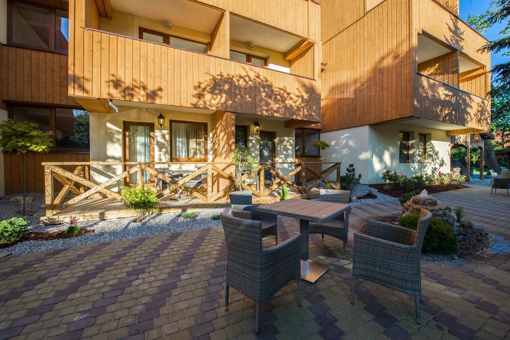 Floros Simfonija Hotel ซเวนตายิ ภายนอก รูปภาพ
