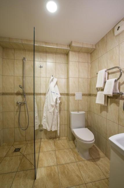 Floros Simfonija Hotel ซเวนตายิ ภายนอก รูปภาพ